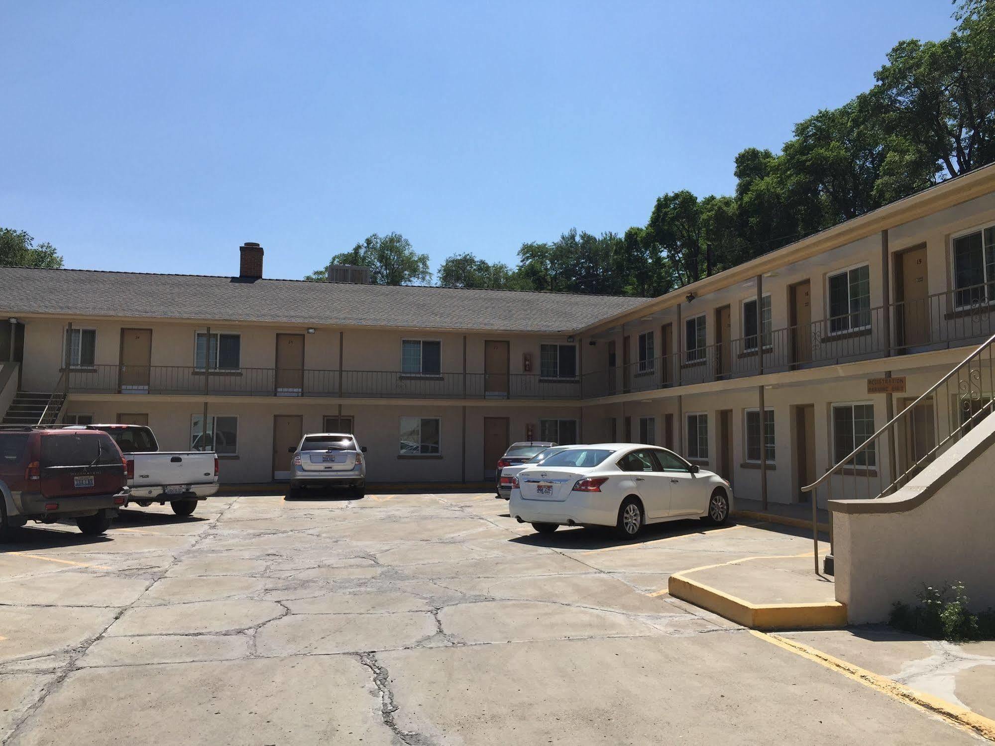 Centre Motel Элко Экстерьер фото